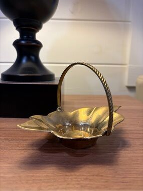 Vintage Brass Basket With Scalloped Edge And Movable Handle Indian MCM Ruffled